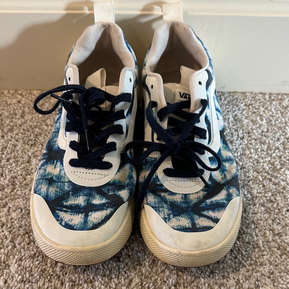 Vans Sneakers in Blue and White Tie-Dye